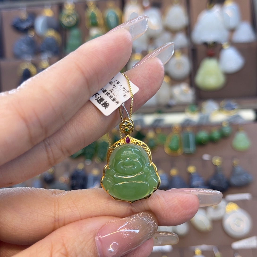 和田玉吊坠18K金镶嵌