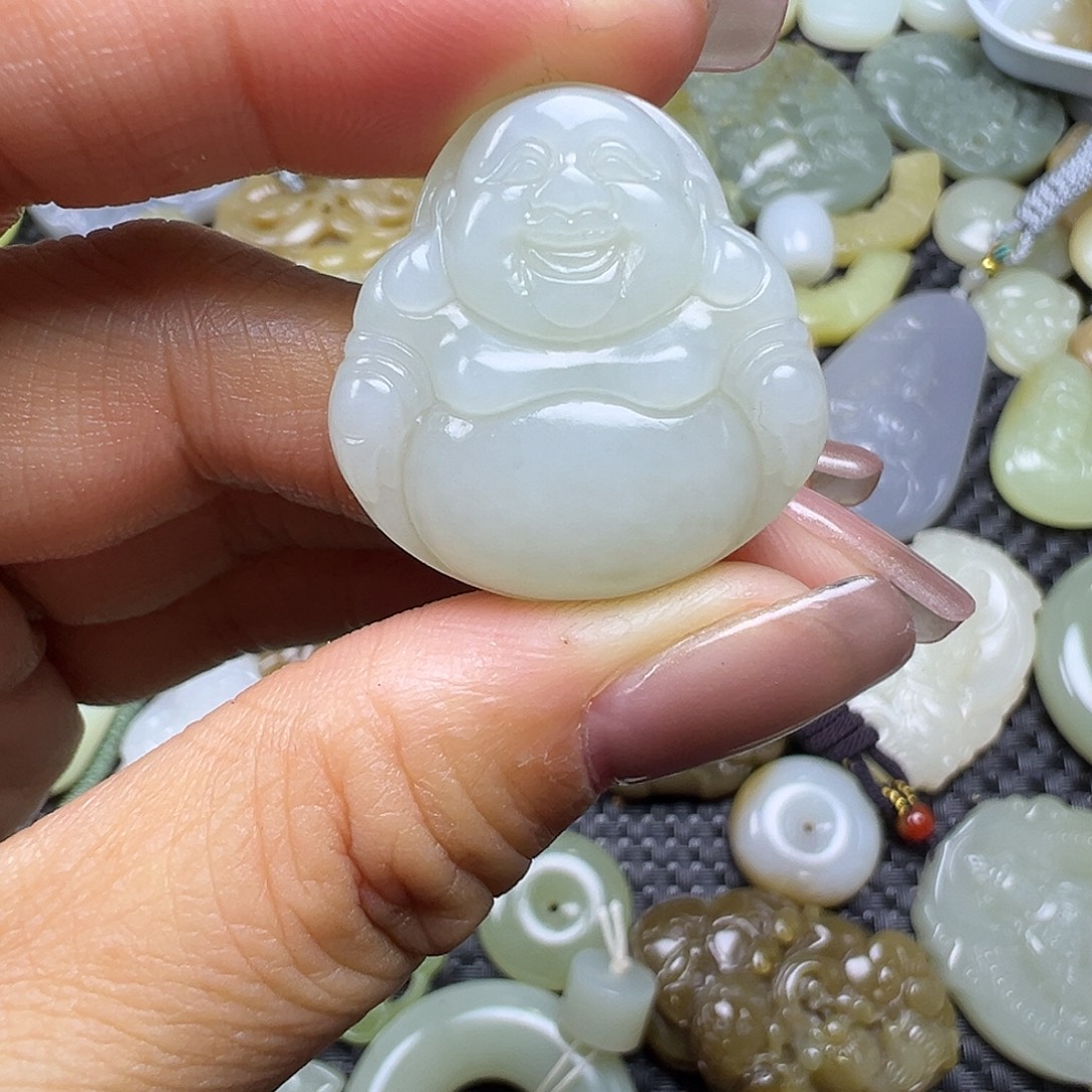 和田玉未镶嵌颈饰卡28（买断价，不退不换）