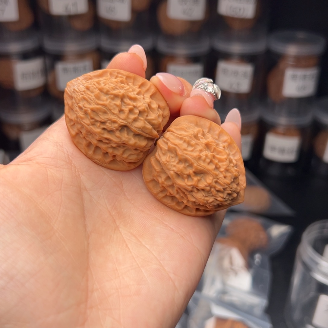 文玩核桃吊坠红****王金牛