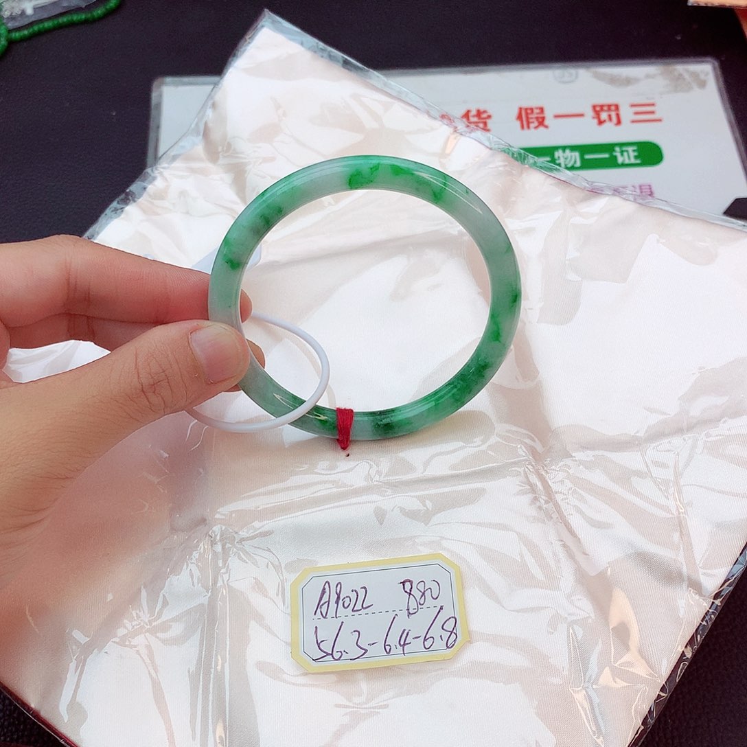 翡翠手镯未镶嵌翡翠