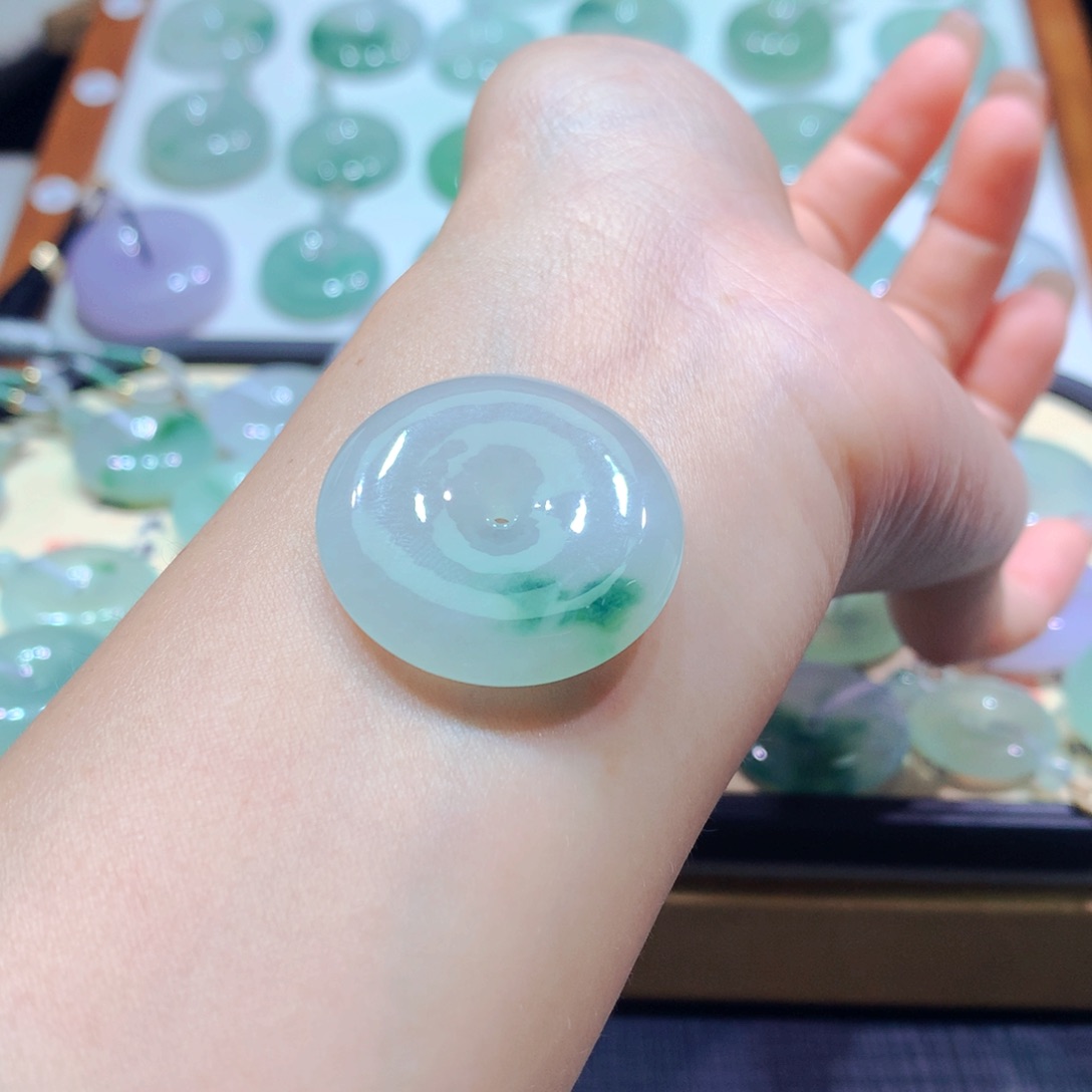 翡翠未镶嵌颈饰23尺寸29.6*6.3