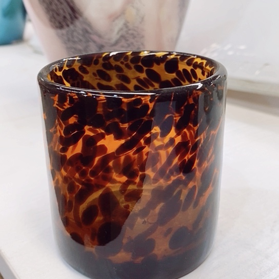 琉璃花瓶高8厘米宽7厘米