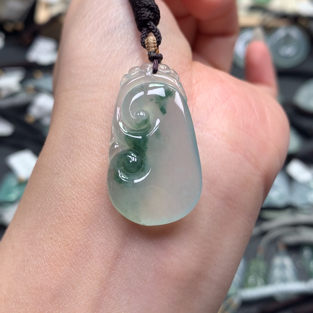 翡翠颈饰未镶嵌如意