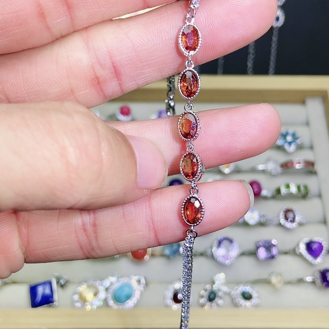 【闪购商品】未镶嵌手链石榴石（芬达石）