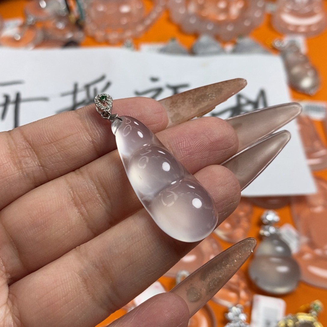 石英质玉颈饰未镶嵌