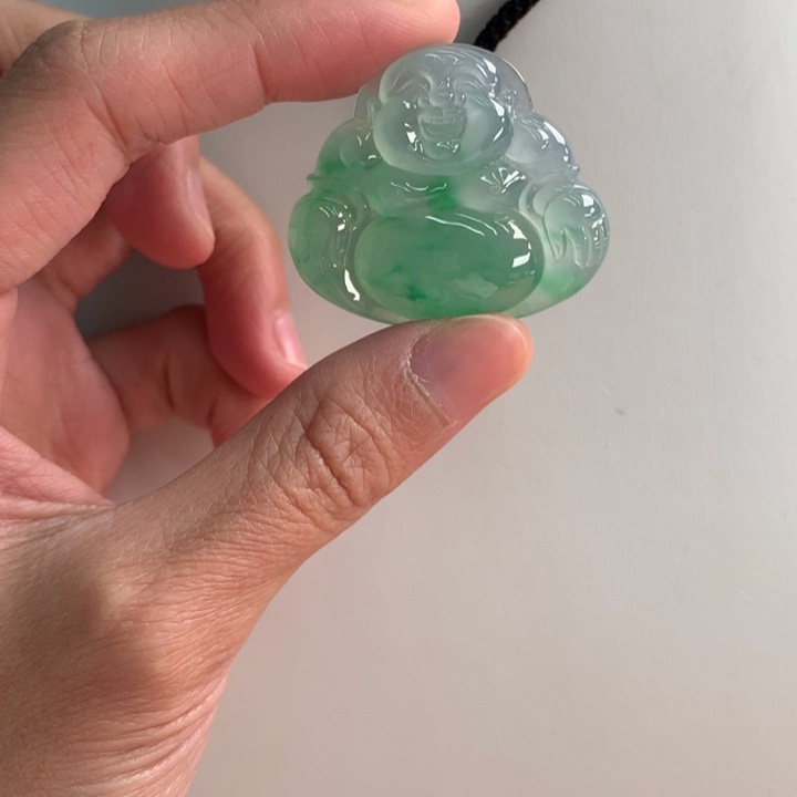 翡翠挂件未镶嵌…..