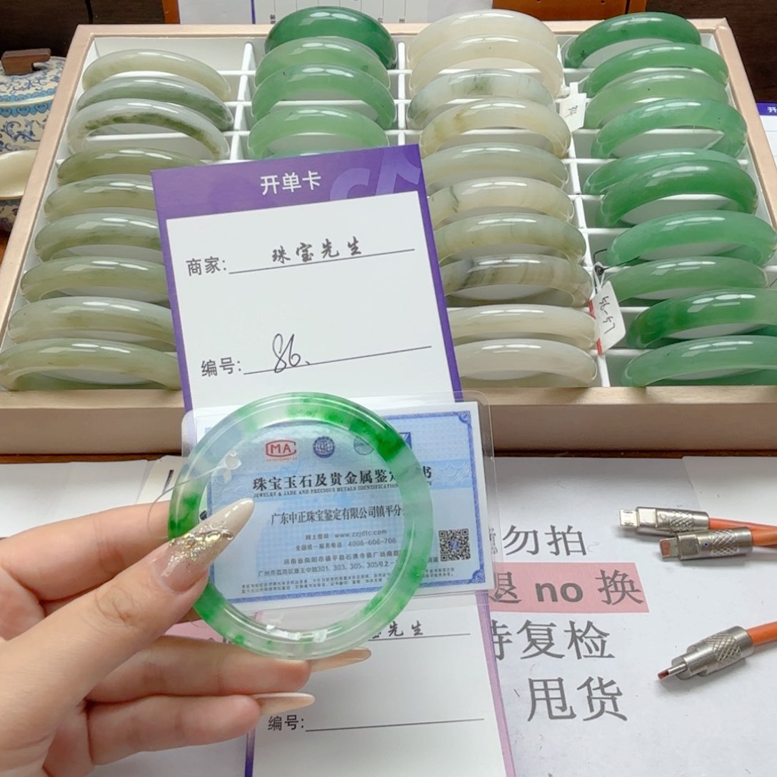 石英质玉手镯未镶嵌86