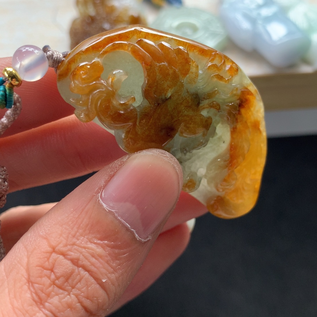 翡翠未镶嵌颈饰吊坠