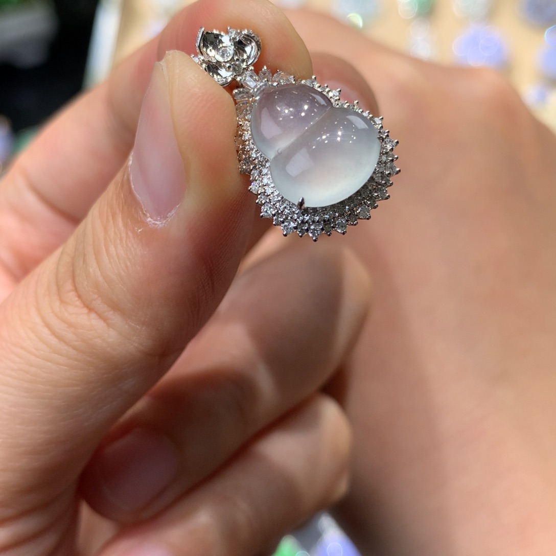 翡翠吊坠(不含链)18K金镶嵌葫芦