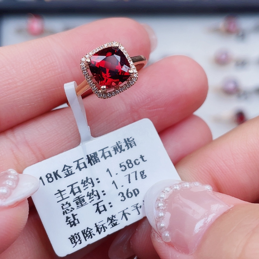 石榴石18K金镶嵌戒指