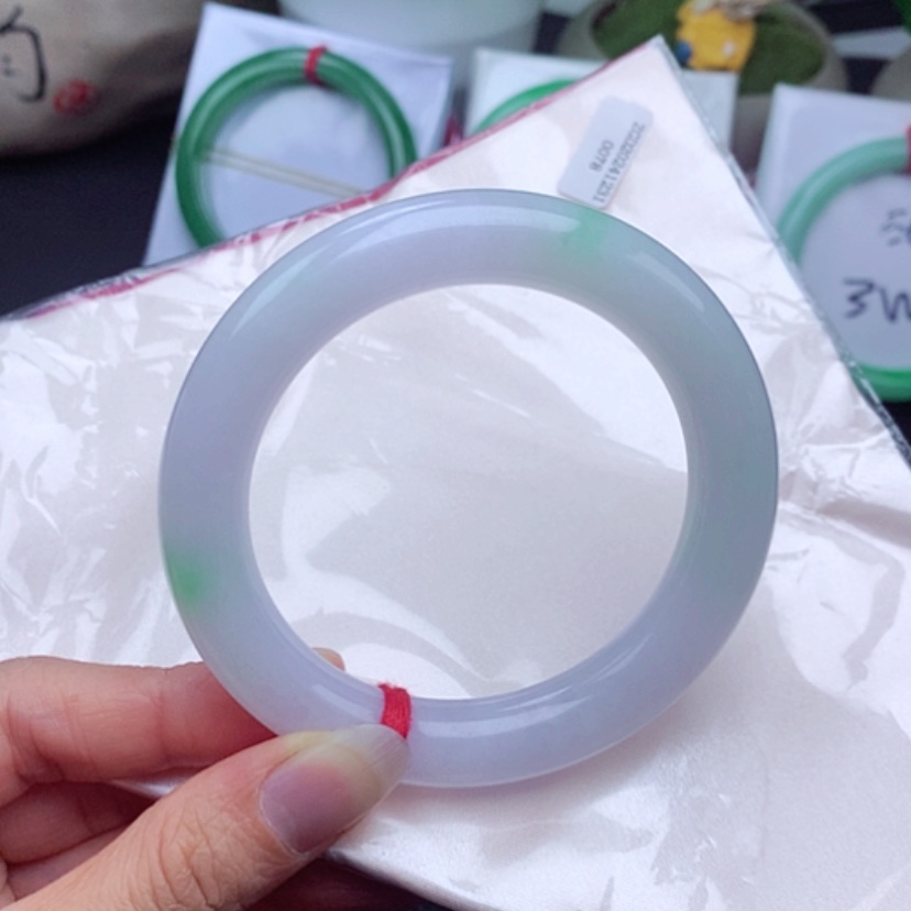 【闪购商品】翡翠手镯未镶嵌          圆条58.2 冰春彩