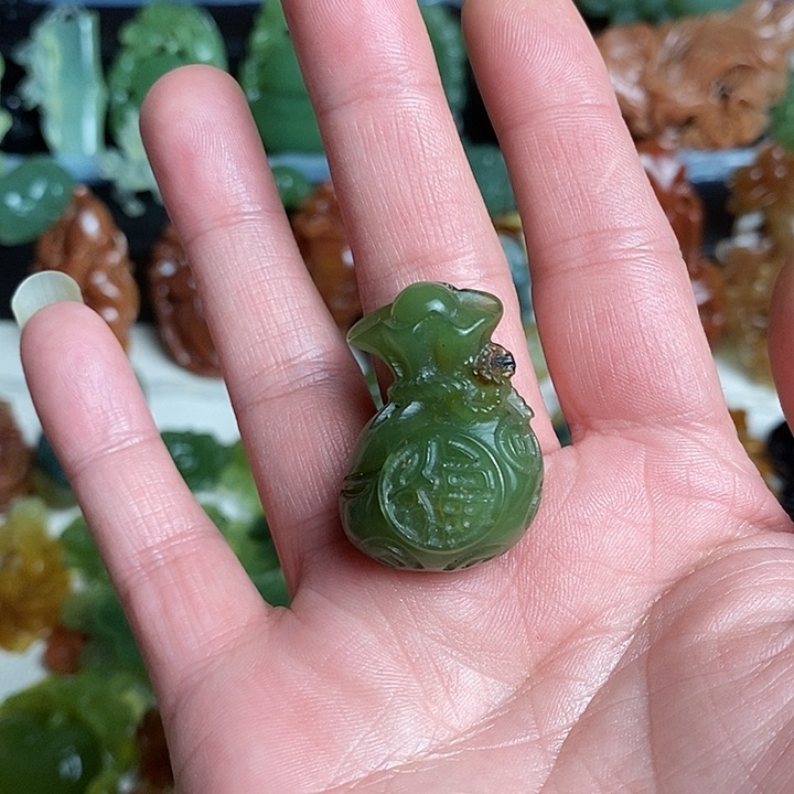 未镶嵌蛇纹石玉颈饰财****?