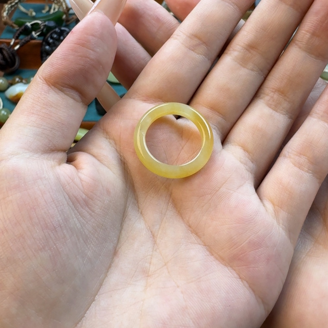 阳***虹颈饰未镶嵌和田玉