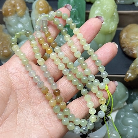 颈饰未镶嵌和田玉庞*