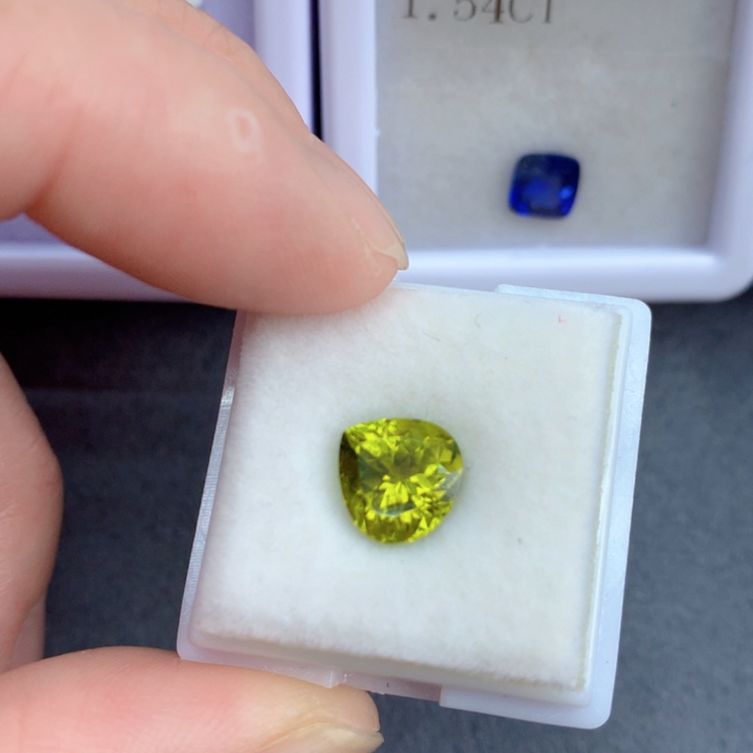 绿色碧玺2.19克拉裸石未镶嵌