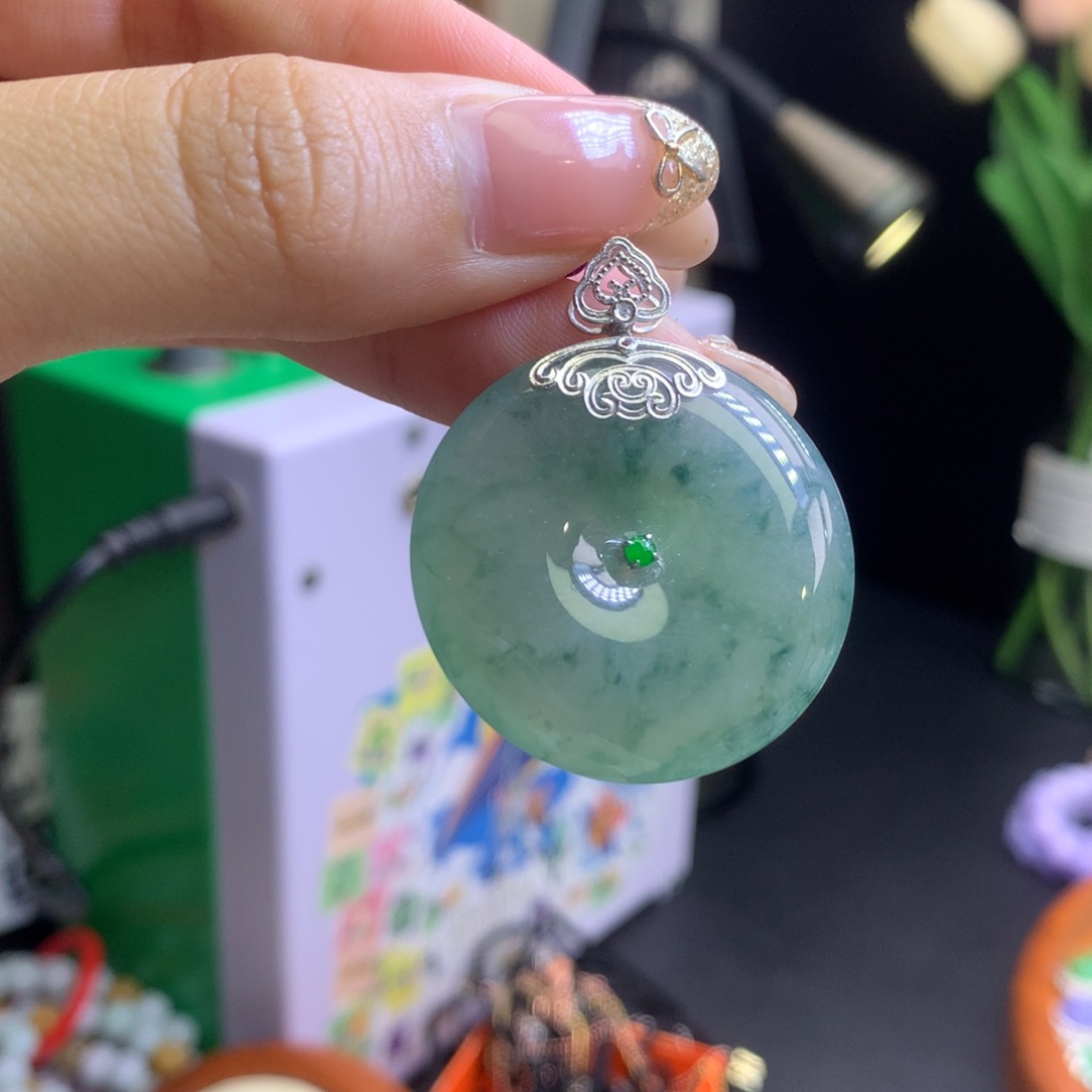 翡翠18K金镶嵌颈饰