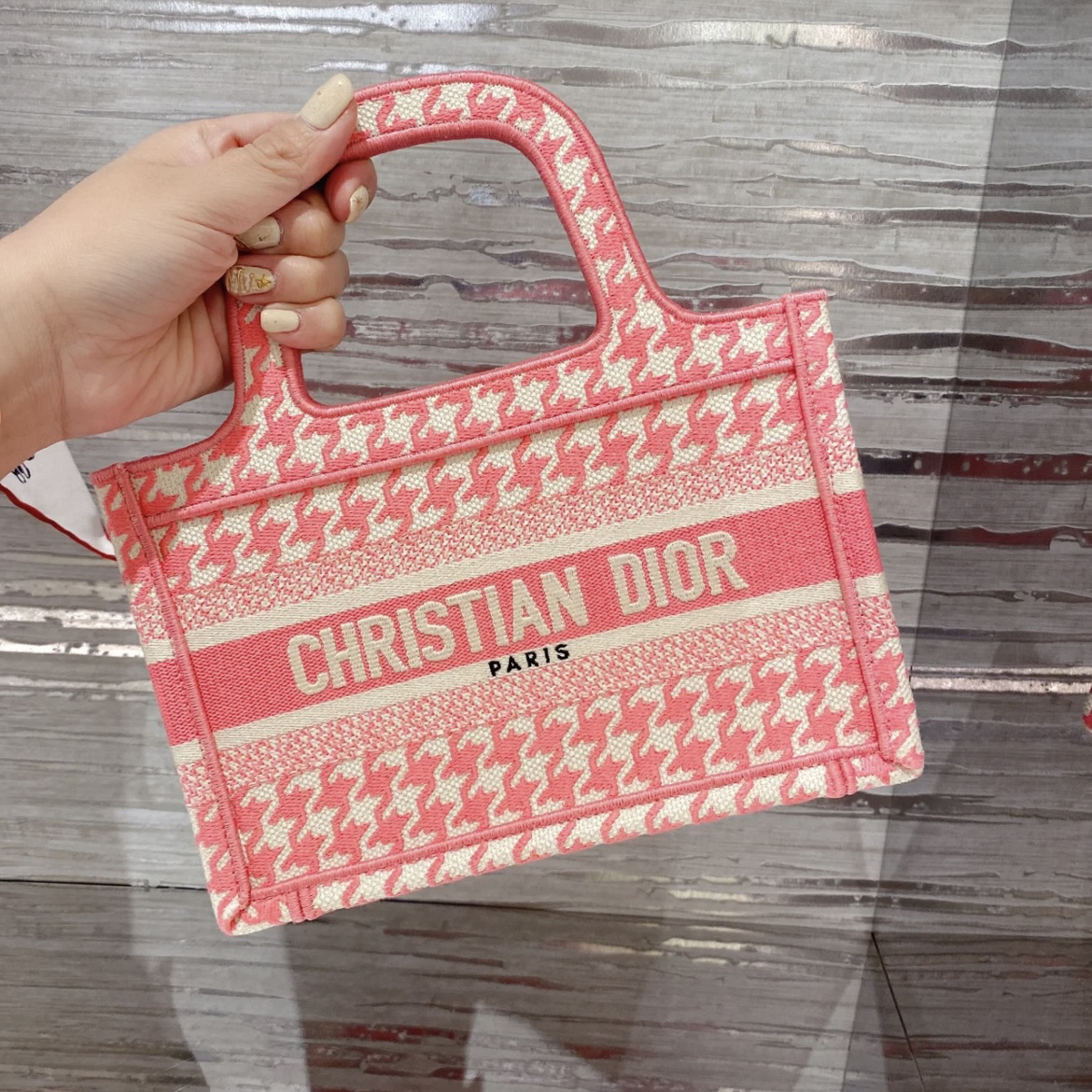 95新 DIOR/迪奥 多多奢品/迪奥千鸟格托特包/98新包展皇后