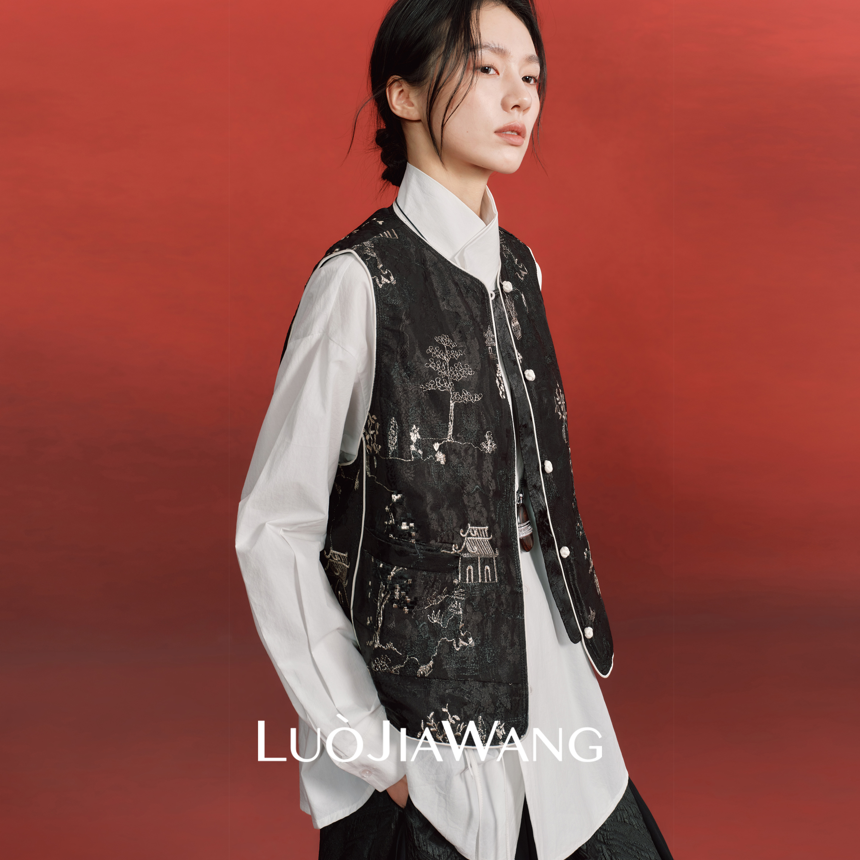 95鹅绒黑底银线中式山水纹马甲镶边复古女款LUOJIAWANG【墨苑华庭】