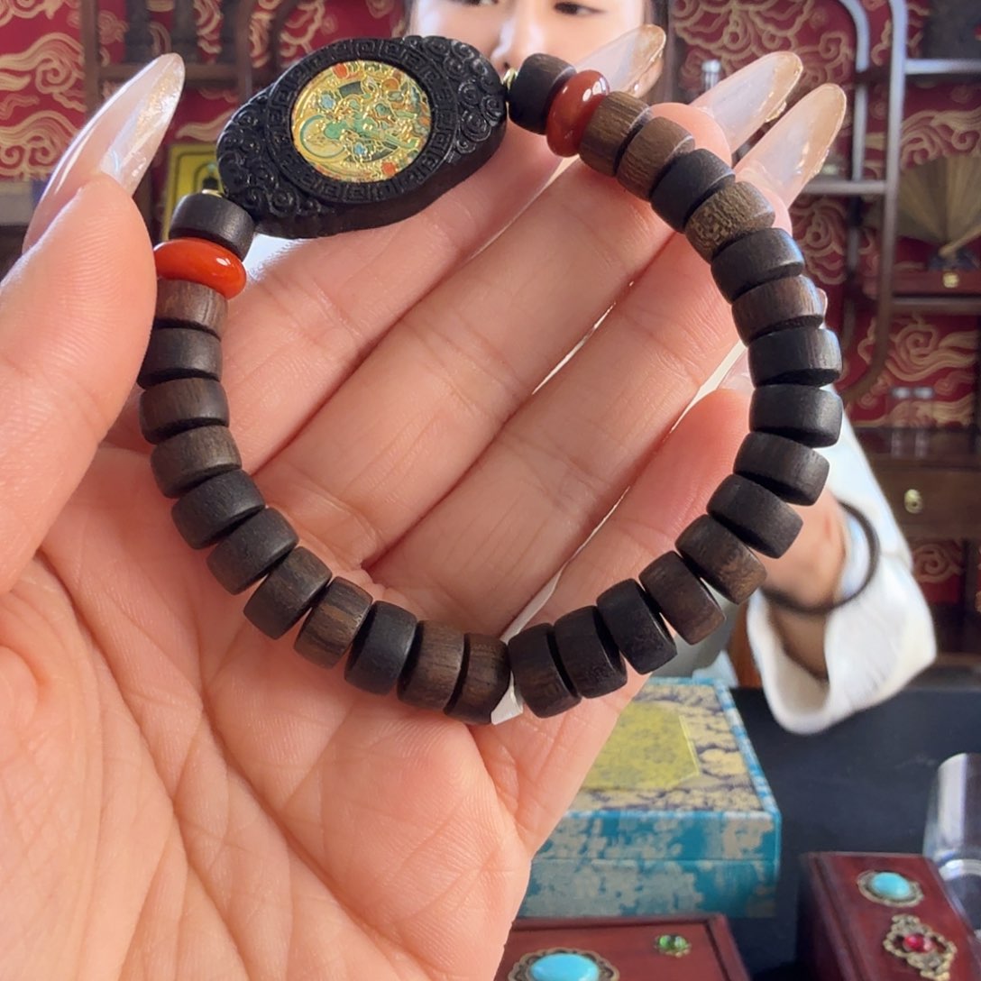 滴血莲花菩提吊坠以图片为准