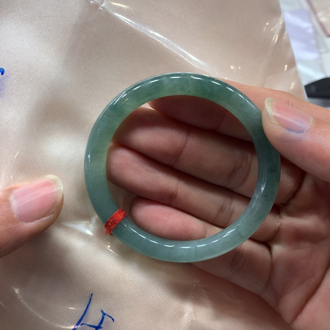 翡翠手镯未镶嵌微瑕