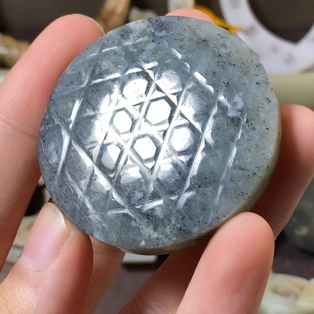 用***8和田玉未镶嵌挂件