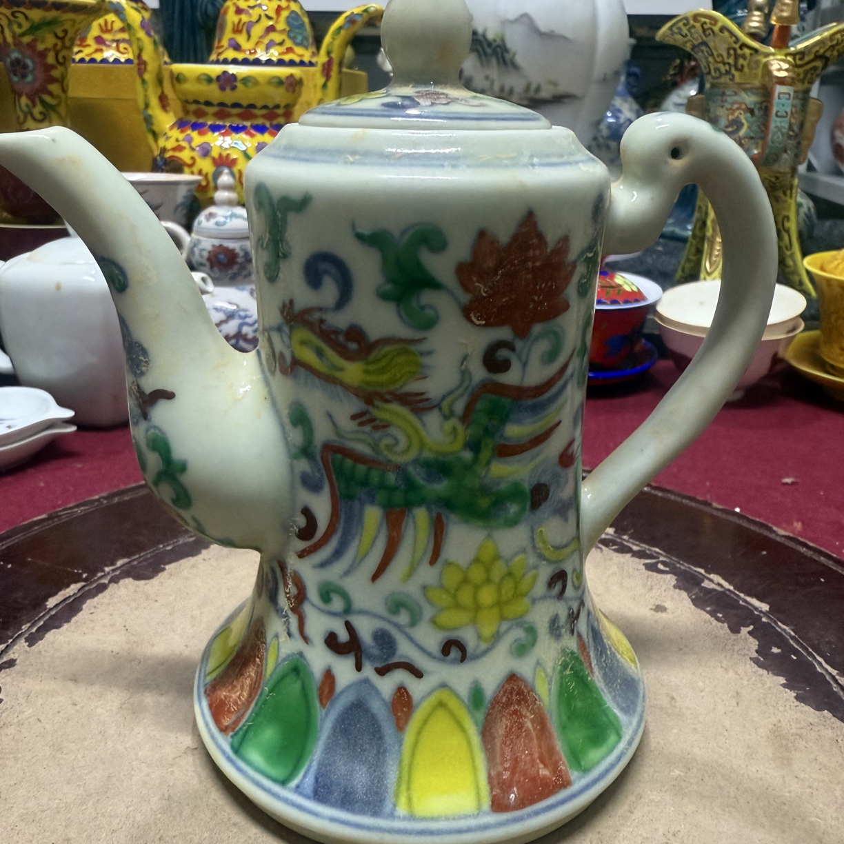 斗彩青釉茶壶手绘