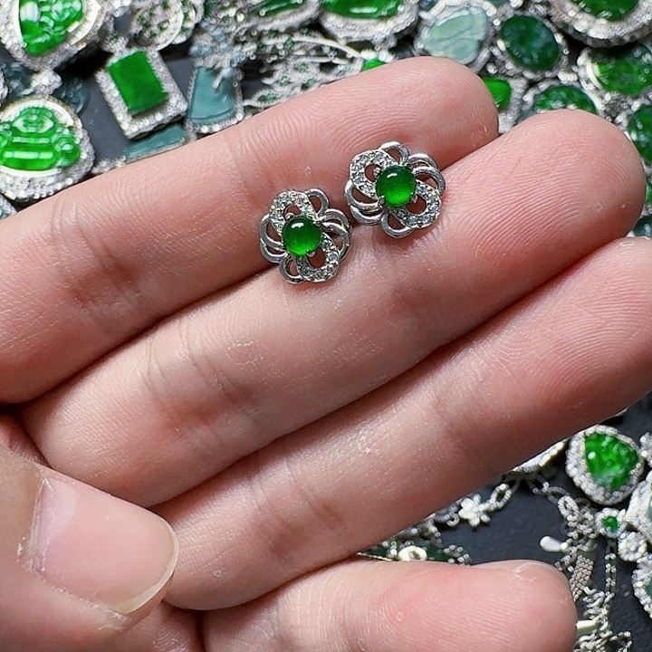 翡翠颈饰未镶嵌天然A货翡翠放漏