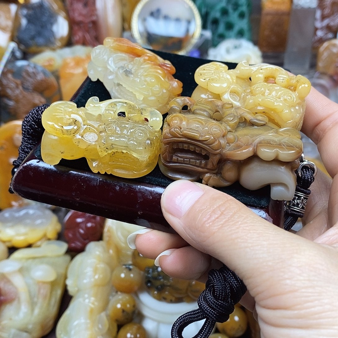 石英质玉未镶嵌颈饰