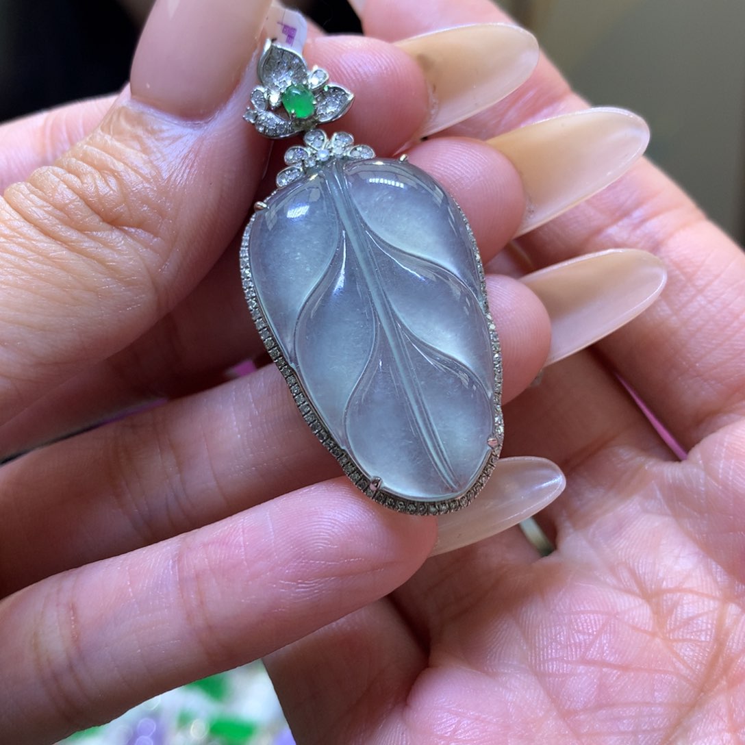 颈饰18K金镶嵌翡翠