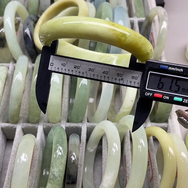 蛇纹石玉未镶嵌手镯1003