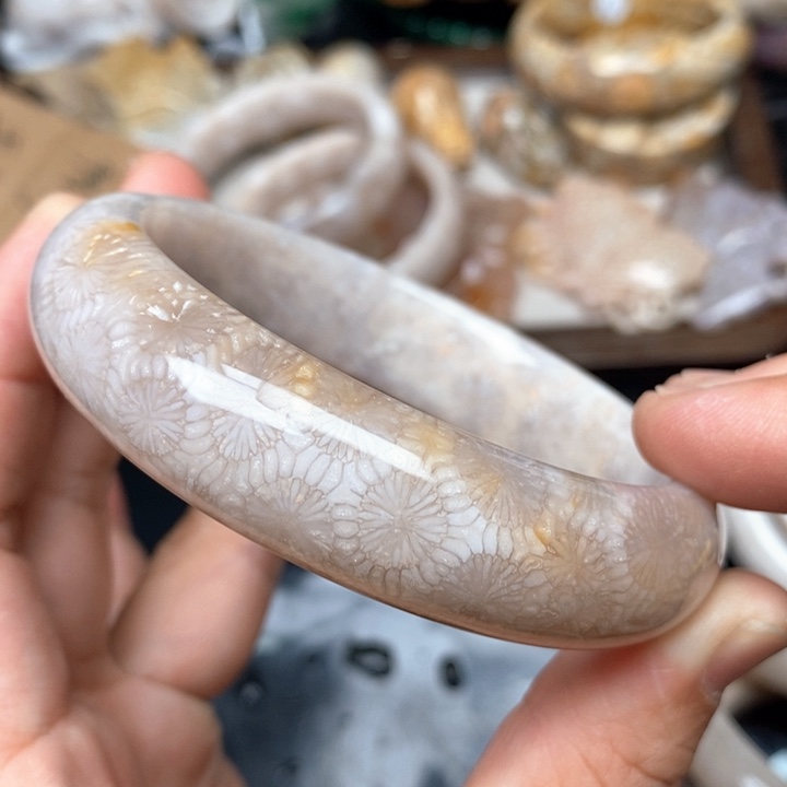 硅化珊瑚（珊瑚玉）手镯未镶嵌60