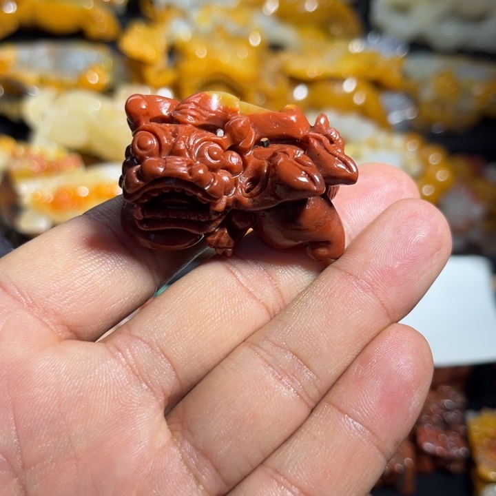 石英质玉（黄龙玉）未镶嵌颈饰