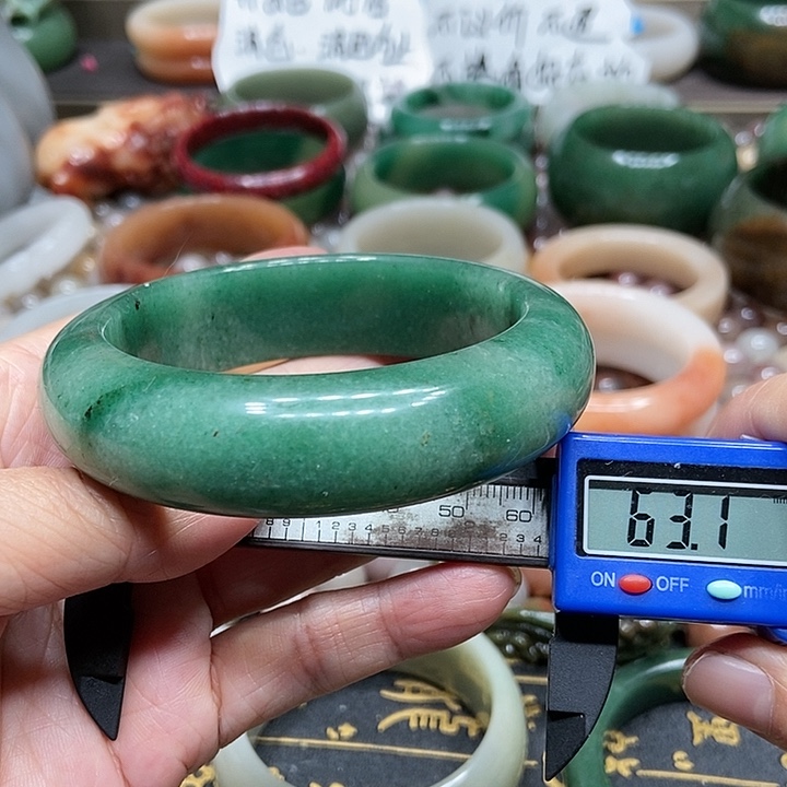 石英质玉手镯未镶嵌