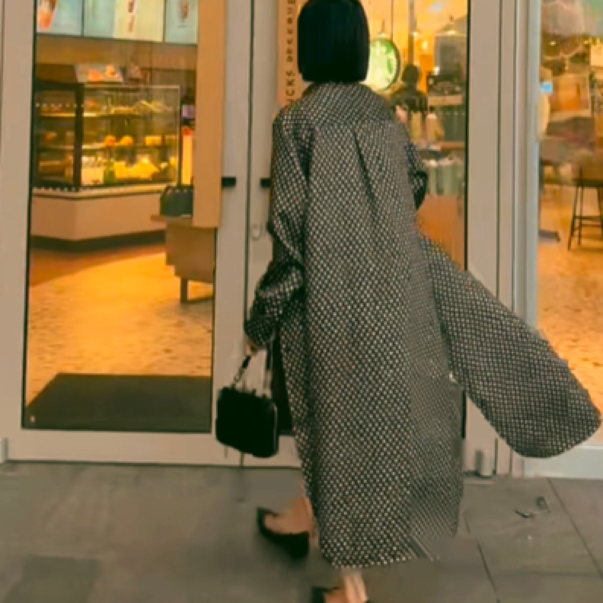 复古印花翻领长款衬衫