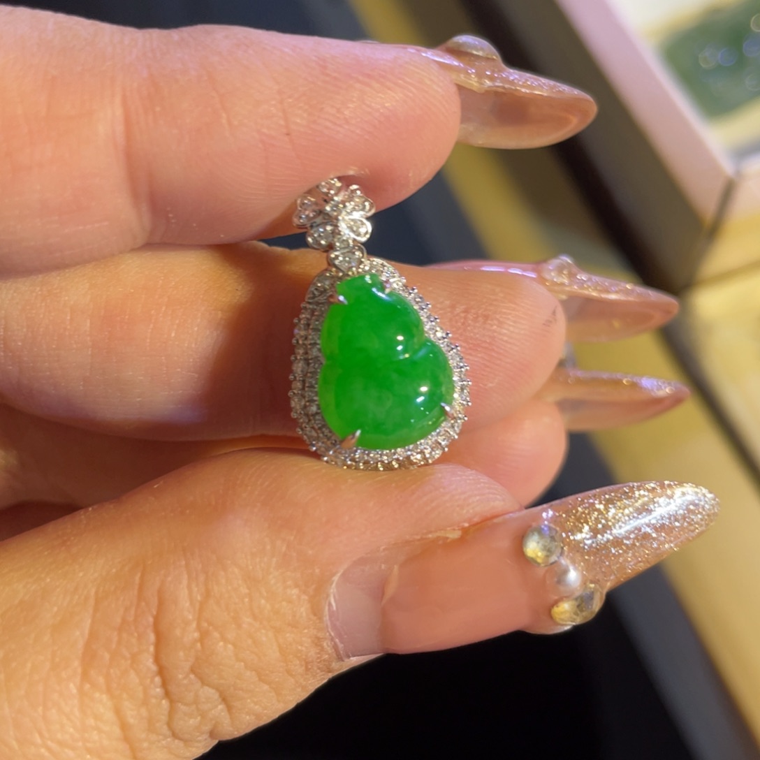 翡翠颈饰18K金镶嵌葫芦