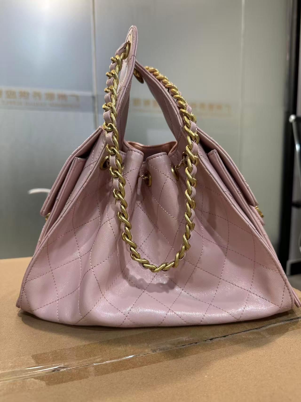 2025新款真皮女包粉色金字塔