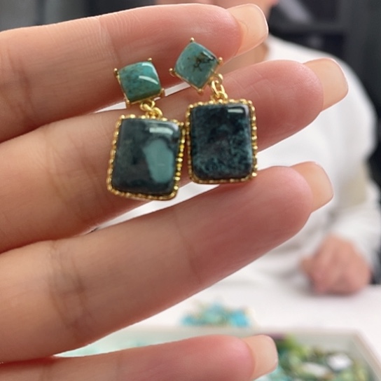 未镶嵌绿松石珠宝奇石