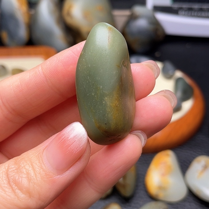 和田玉颈饰未镶嵌35