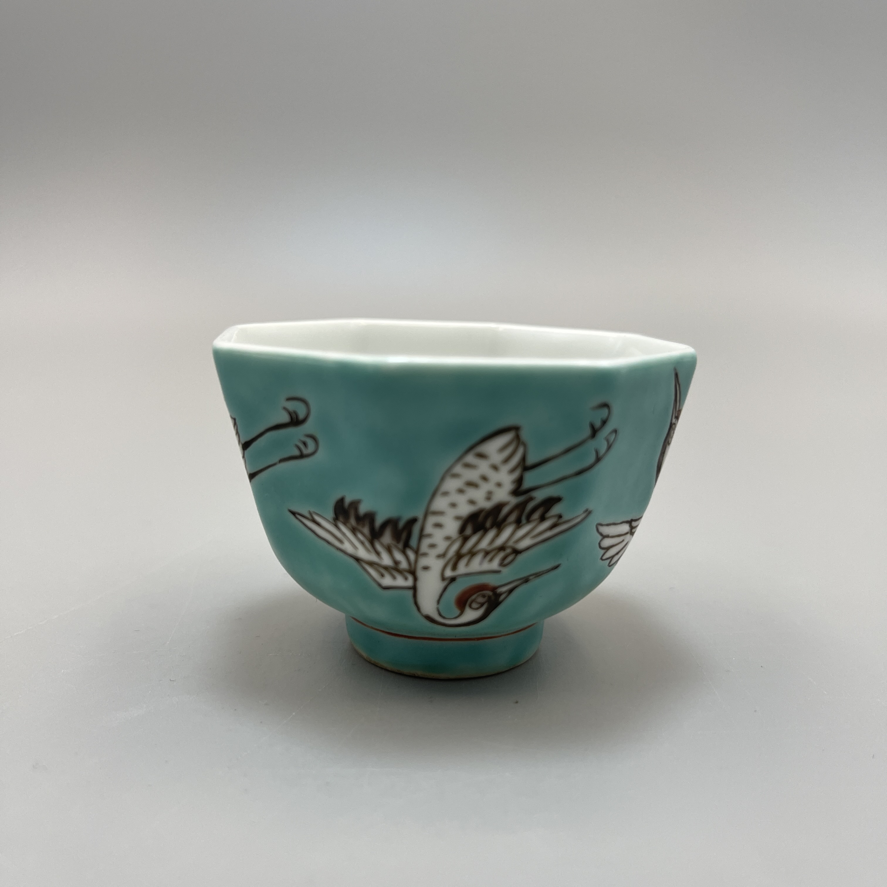 松石绿地墨彩仙鹤纹八方杯H8401