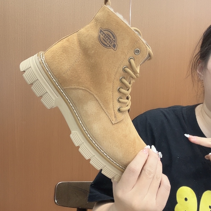 犏牛皮（革）马丁靴41码数，货号82502