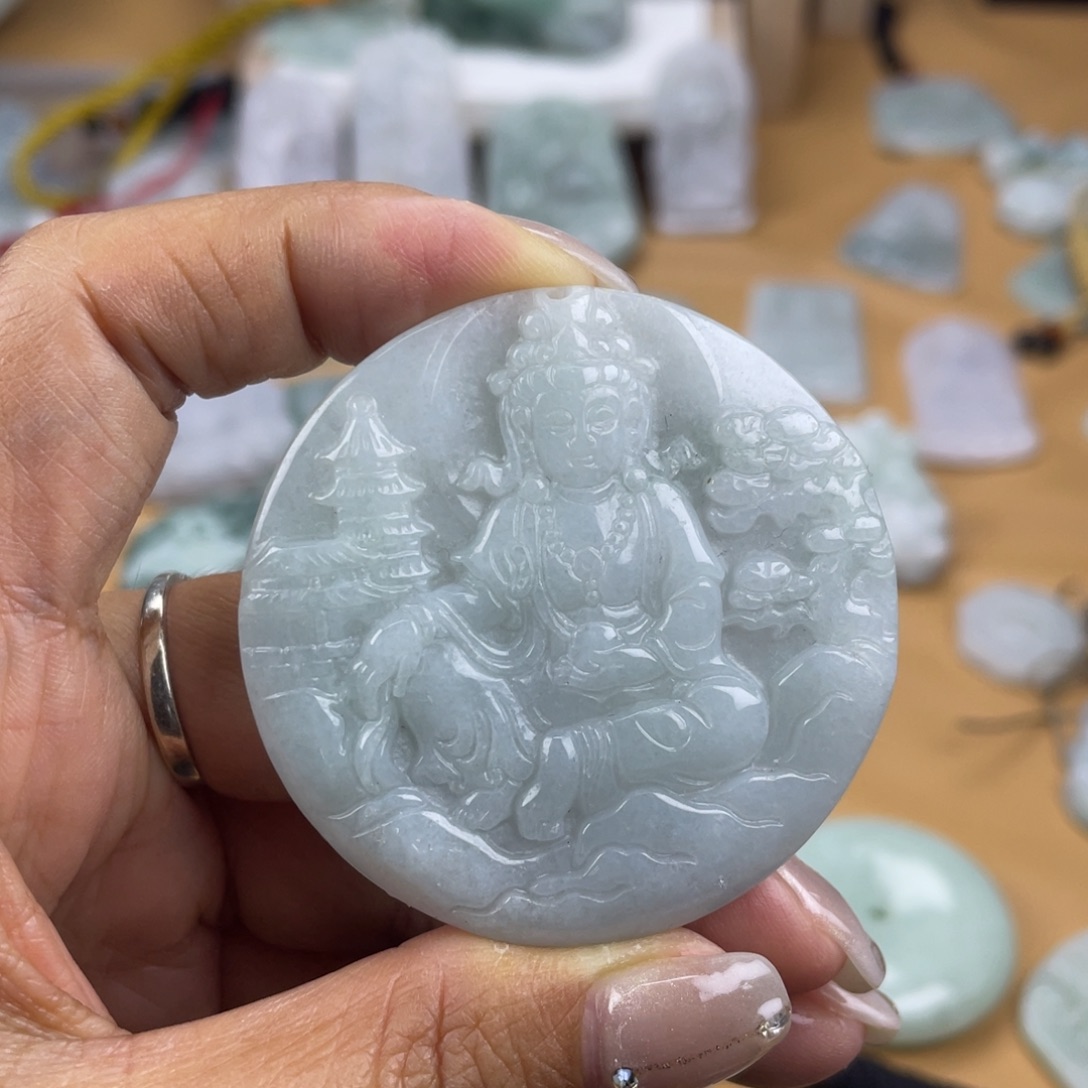 翡翠未镶嵌颈饰山水观音