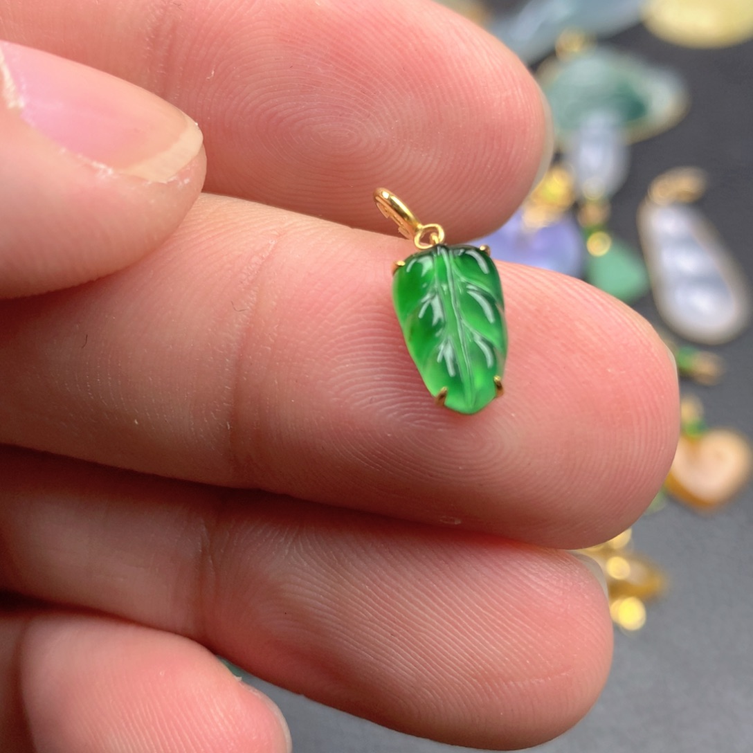 【闪购商品】颈饰18K金镶嵌翡翠翡翠