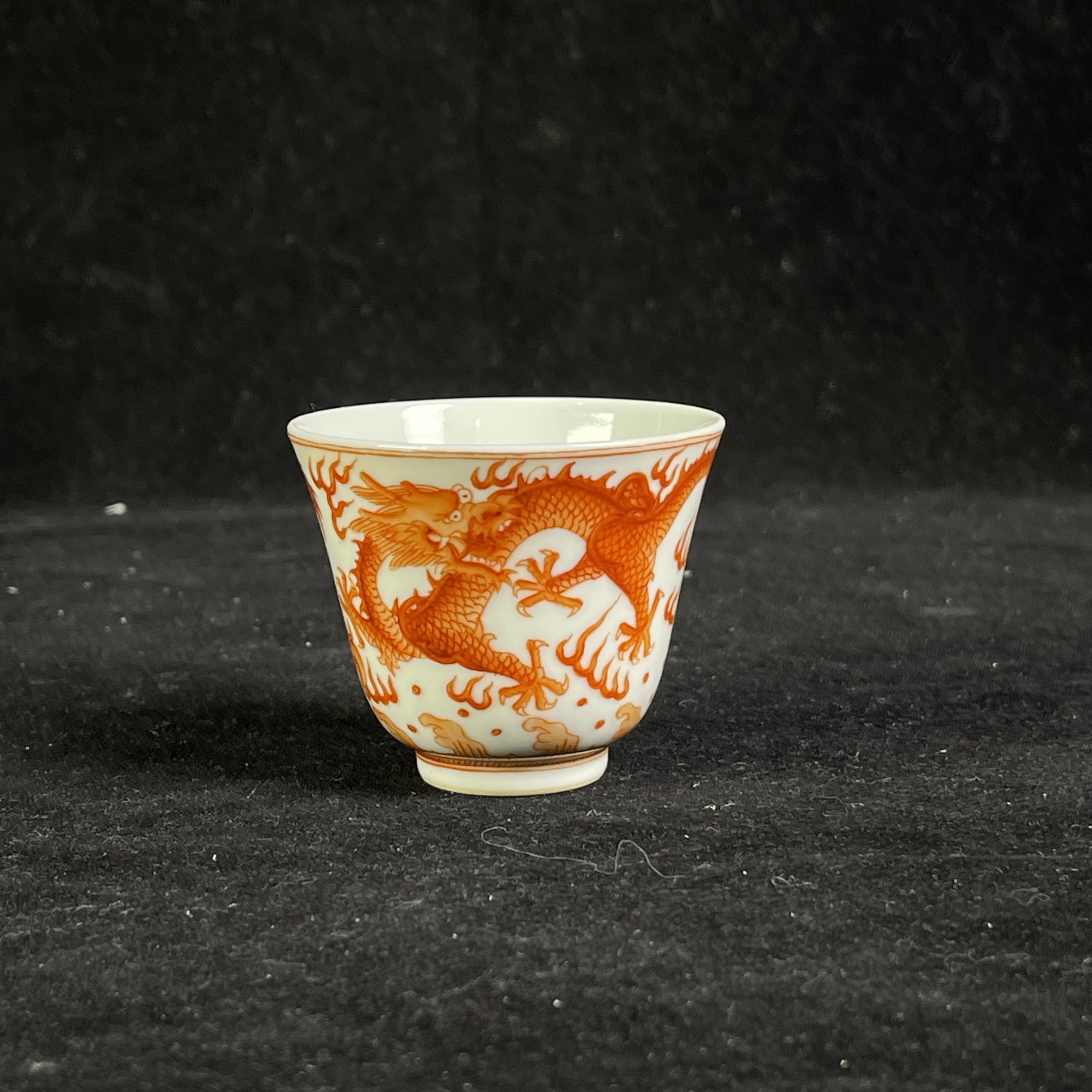 Y矾红彩云龙纹铃铛杯