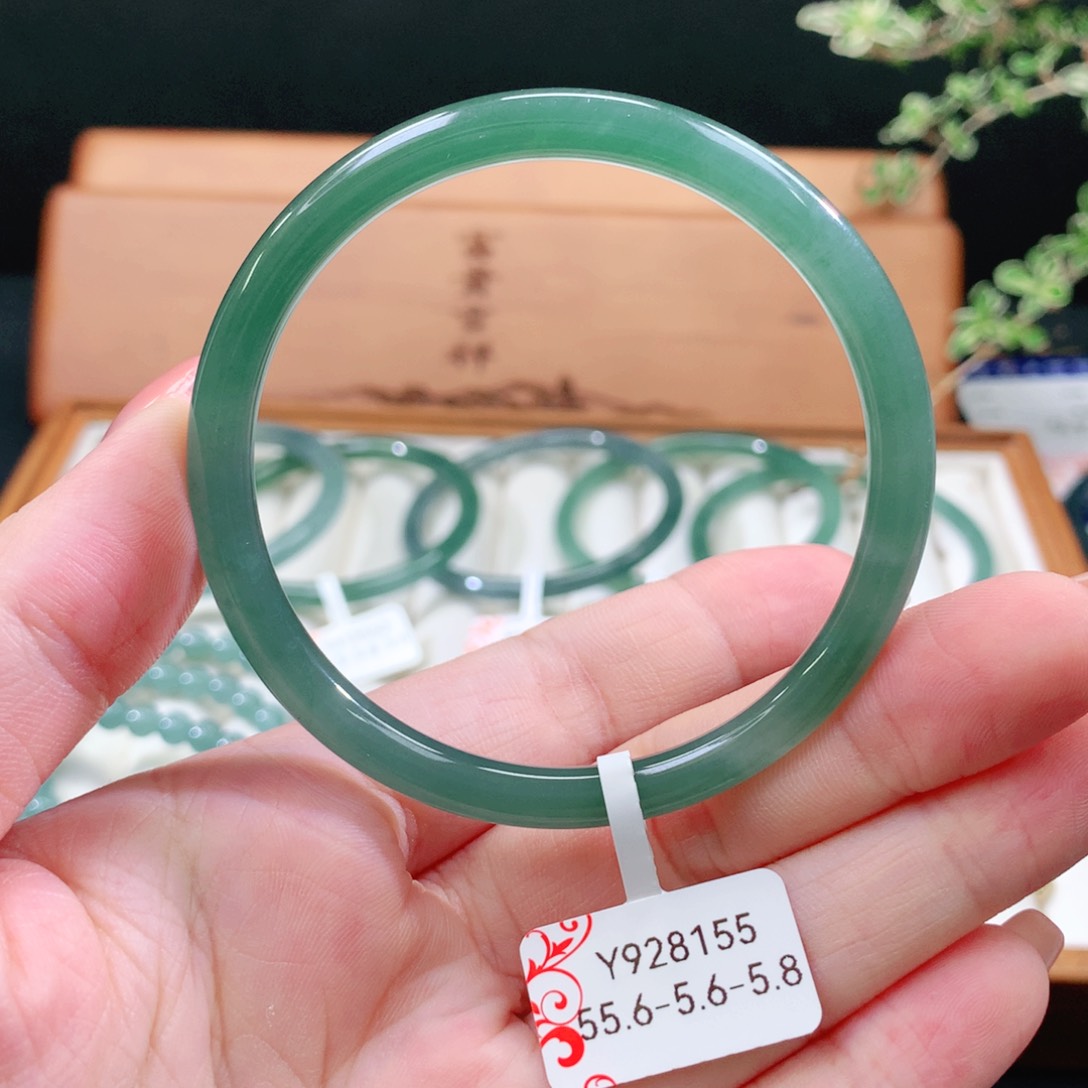 翡翠未镶嵌手镯天然