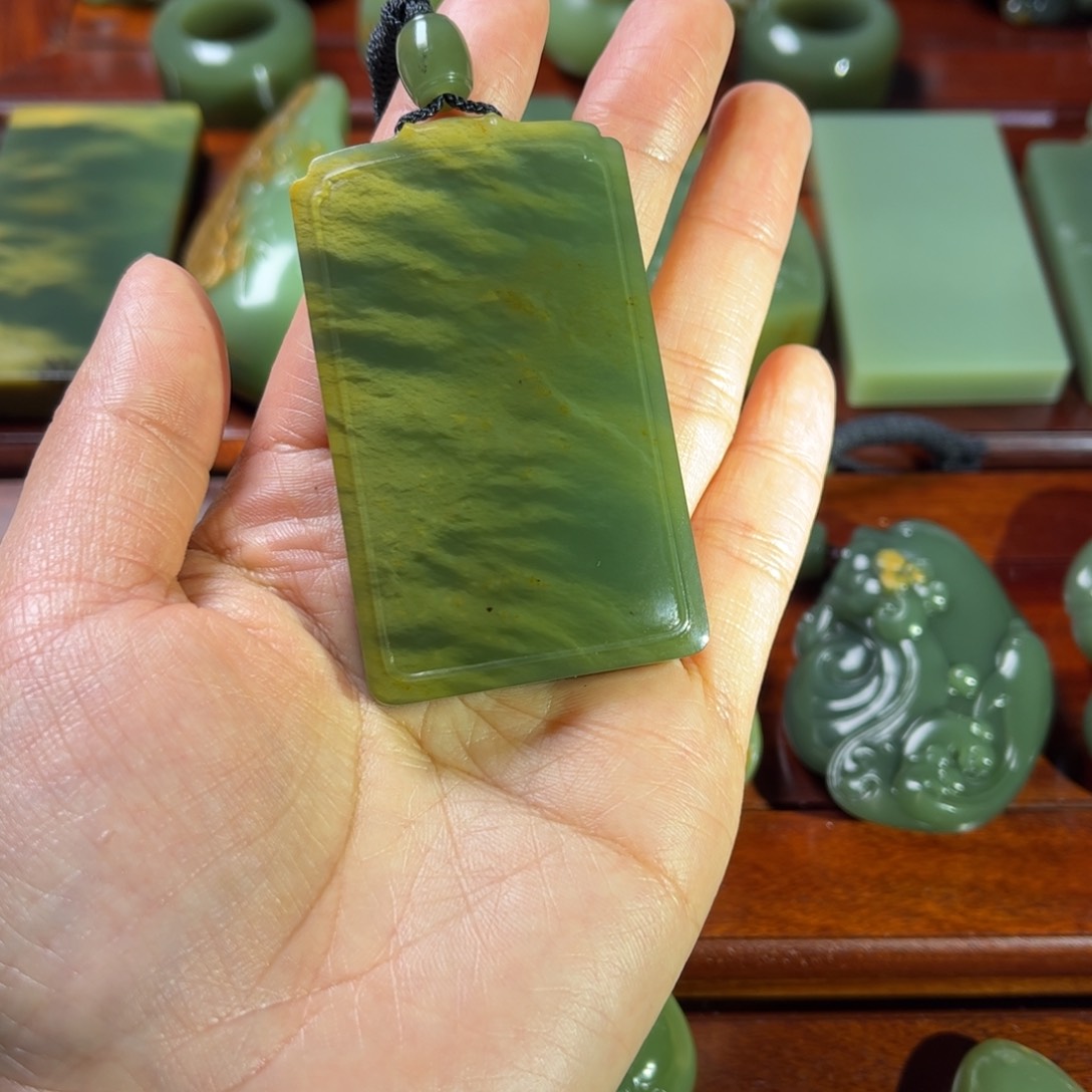 岫岩河磨玉（透闪石质玉）吊坠(不含链)未镶嵌老****年