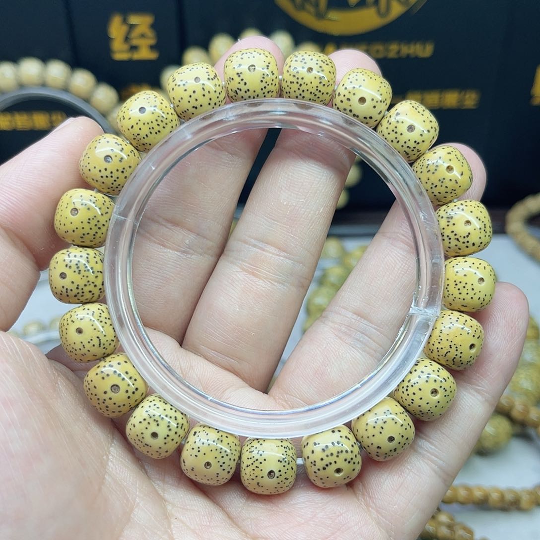 星月菩提手串M****李11/10鸡油黄