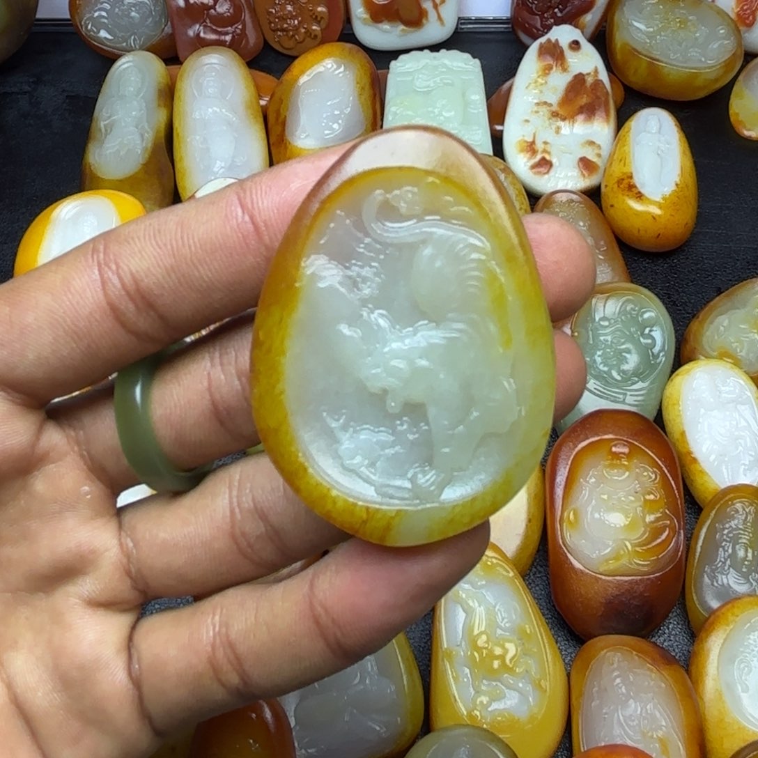 和田玉颈饰未镶嵌龙*纹