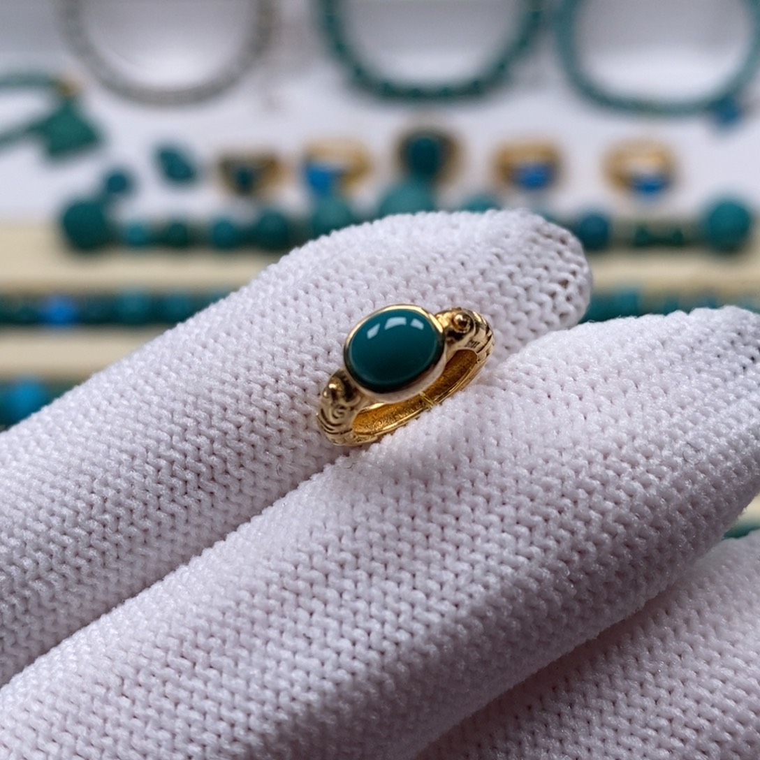 绿松石18K金镶嵌珠宝奇石卡环