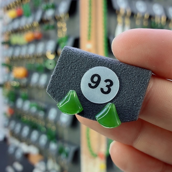 和田玉18K金镶嵌耳饰