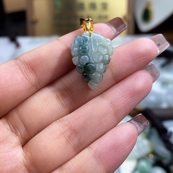 翡翠未镶嵌颈饰7543